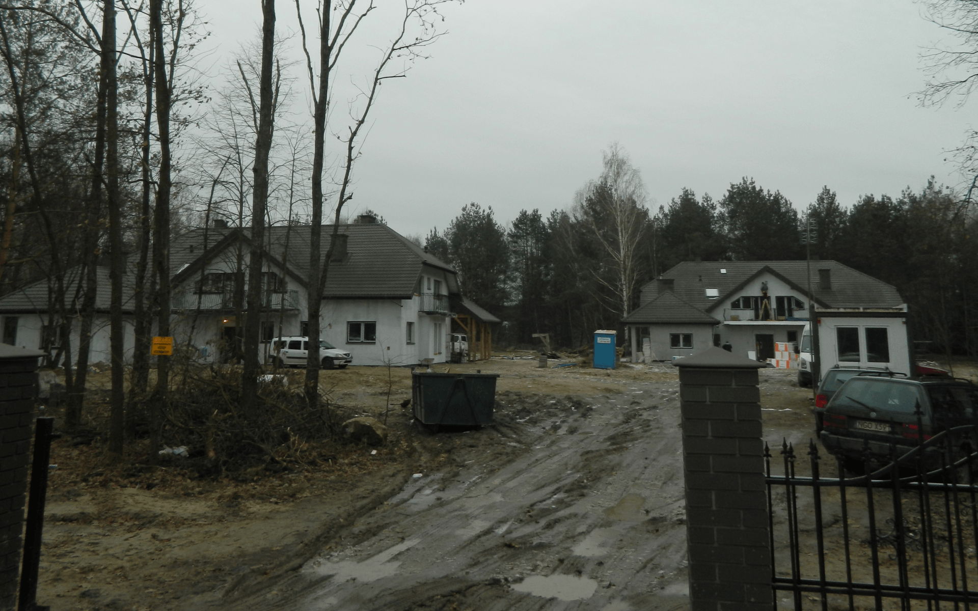 Widok terenu budowy nowych domów dla dzieci