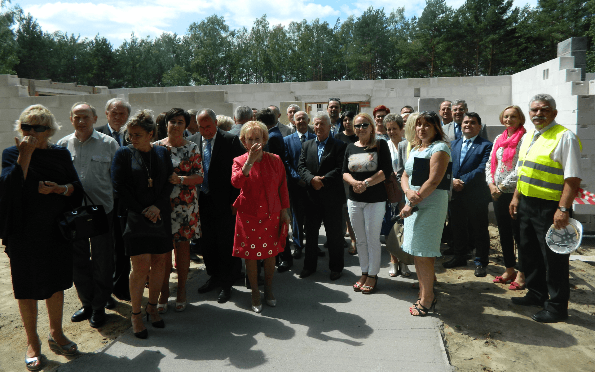 Uczestnicy uroczystości podpisania aktu erekcyjnego
