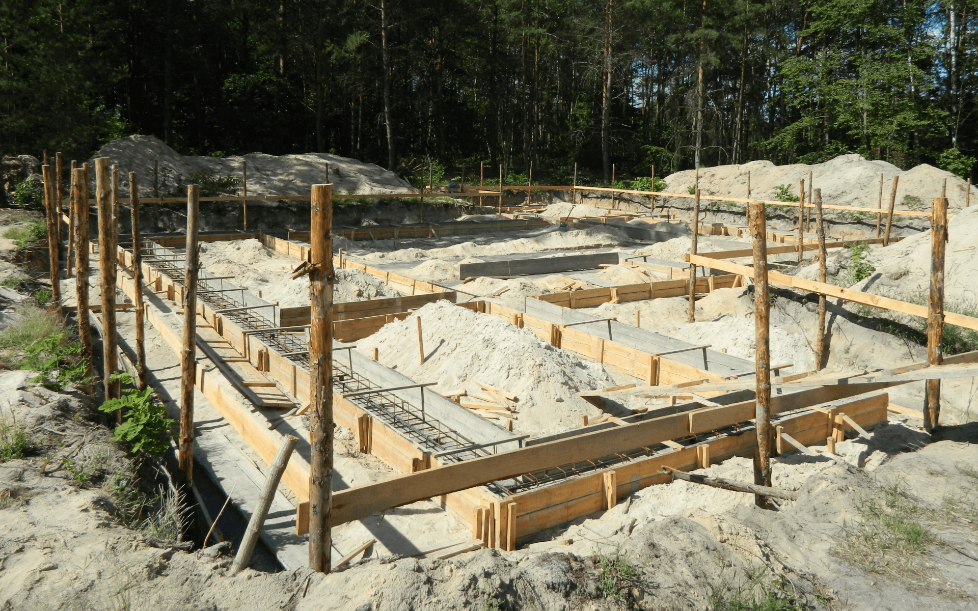Zalewanie fundamentów budynków placówek opiekuńczo-wychowawczych